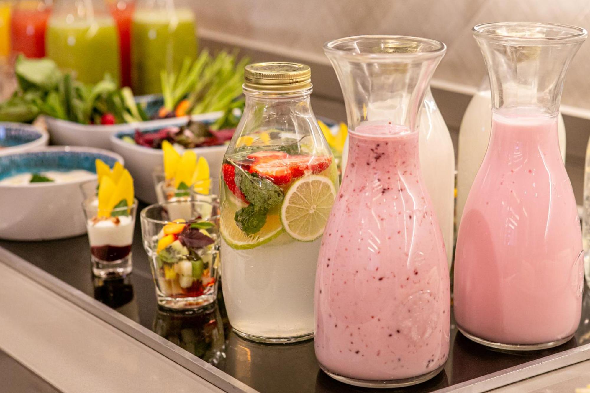Hotel Meliá Jardim Europa San Paolo Esterno foto A selection of fruit drinks