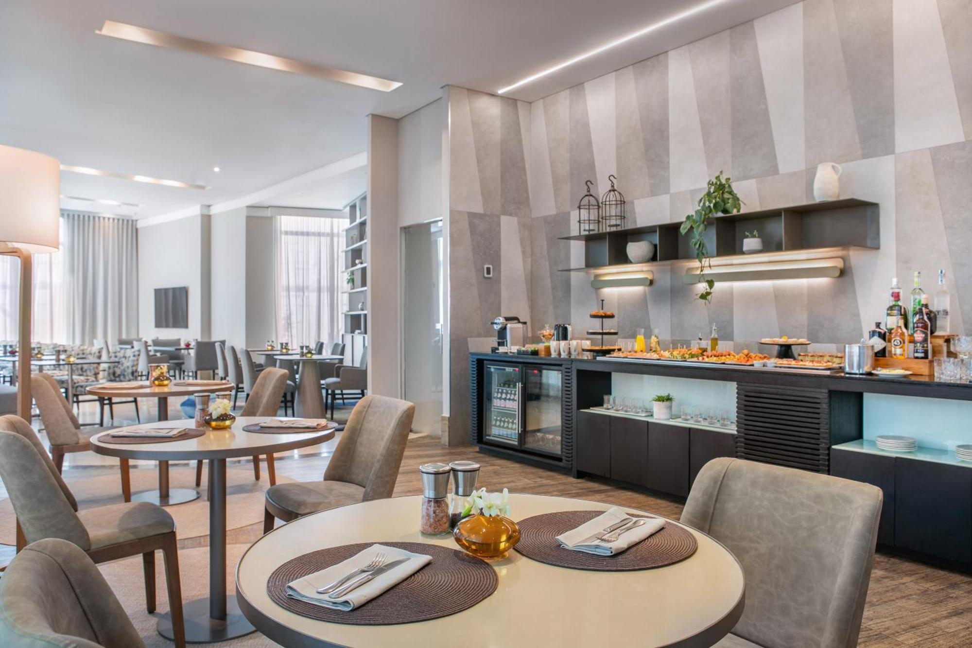 Hotel Meliá Jardim Europa San Paolo Esterno foto The lounge at the airport