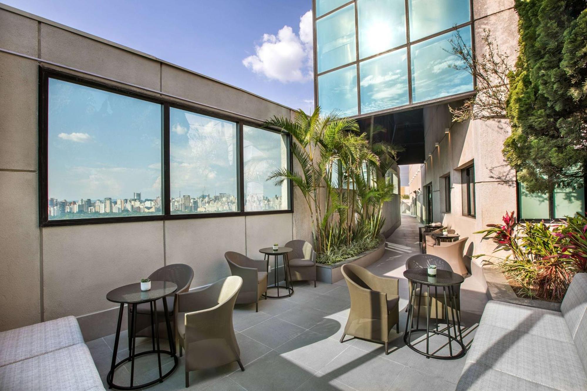 Hotel Meliá Jardim Europa San Paolo Esterno foto The rooftop lounge at the hotel