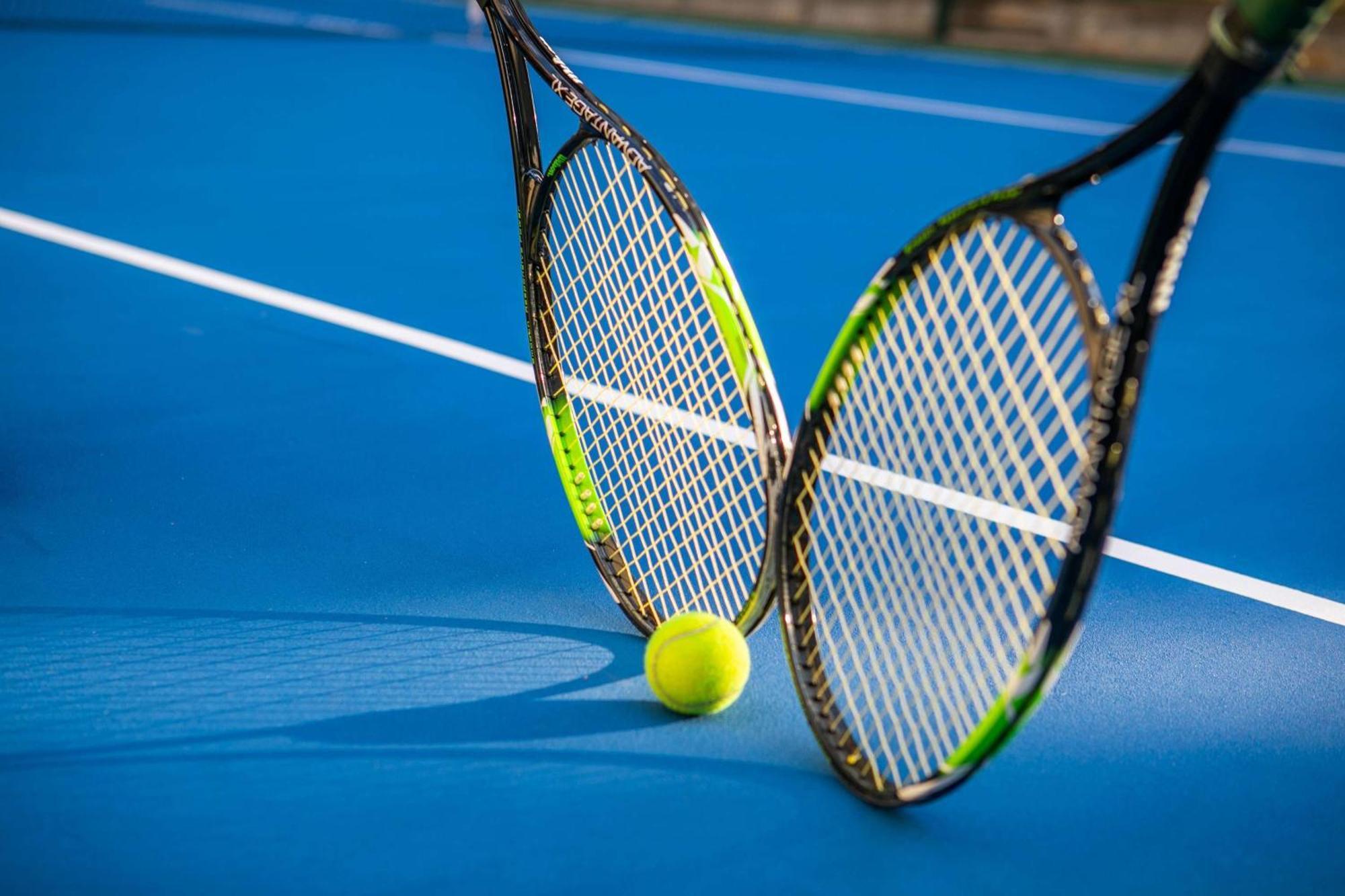 Hotel Meliá Jardim Europa San Paolo Esterno foto Tennis ball and rackets